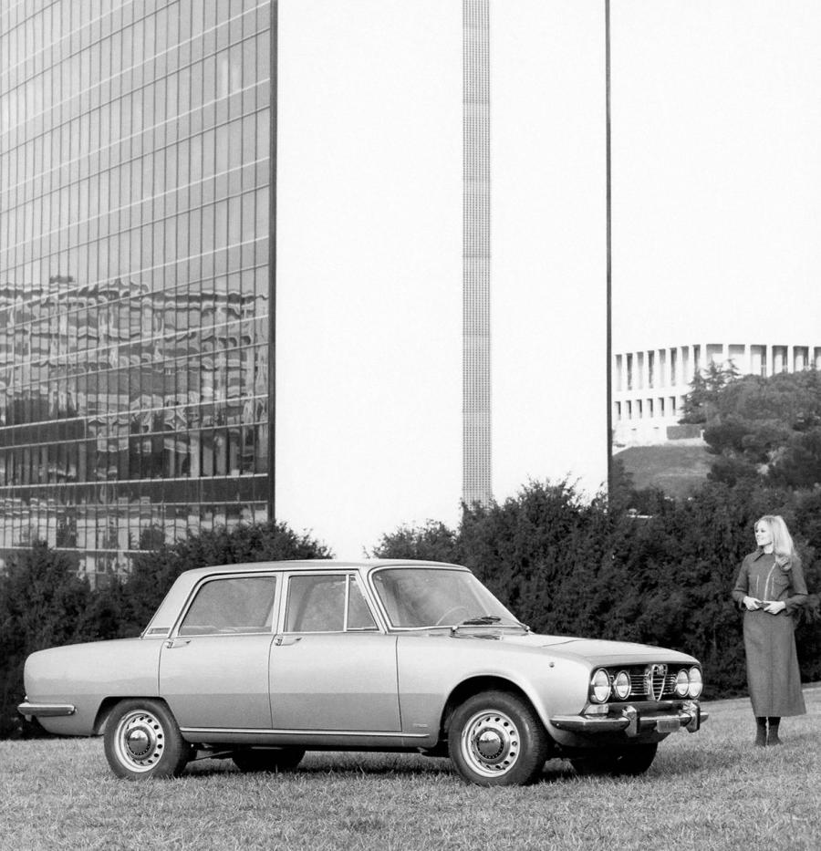  Alfa Romeo 1750 Berlina (105) 1969 года  (фото 3 из 7)